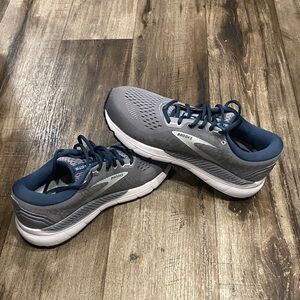 Brooks Women's Gray & Navy Running Shoes